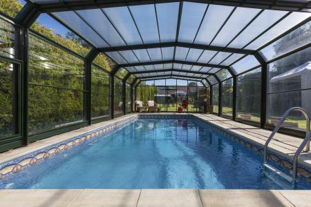 Outdoor enclosure cleaning